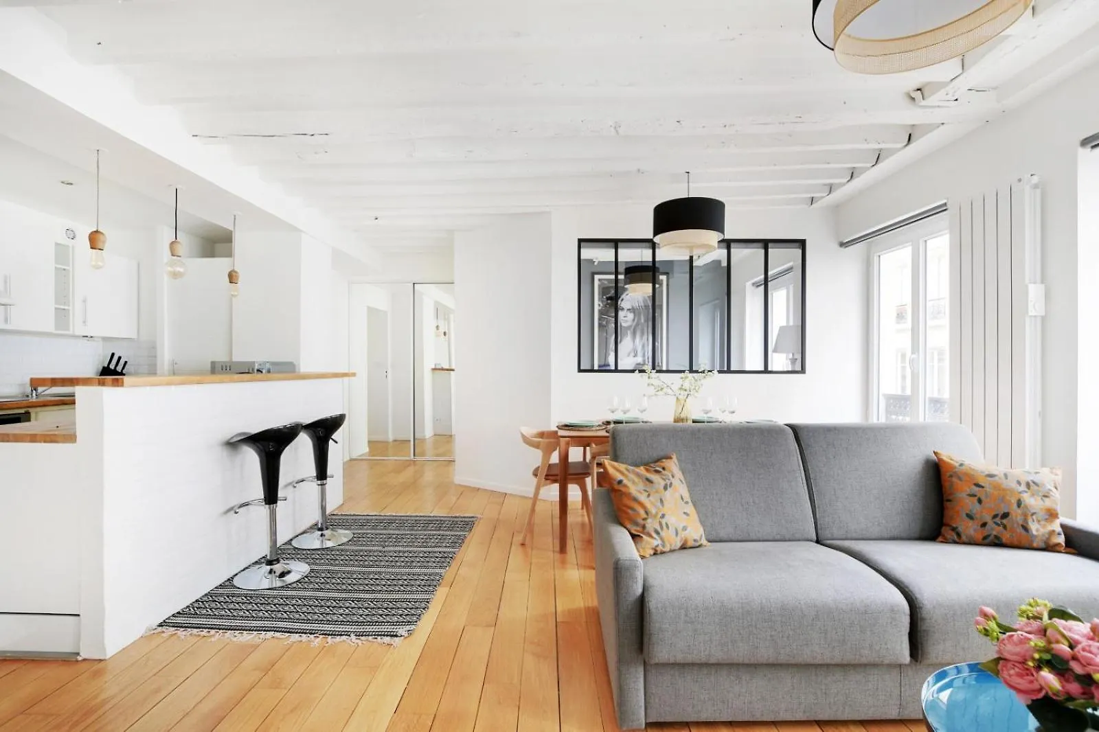 Apartments In The Heart Of Paris In Sentier Франция