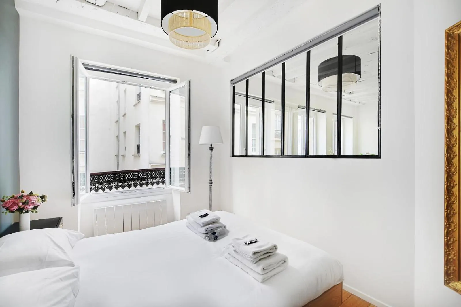 Apartments In The Heart Of Paris In Sentier 0*,  Francja